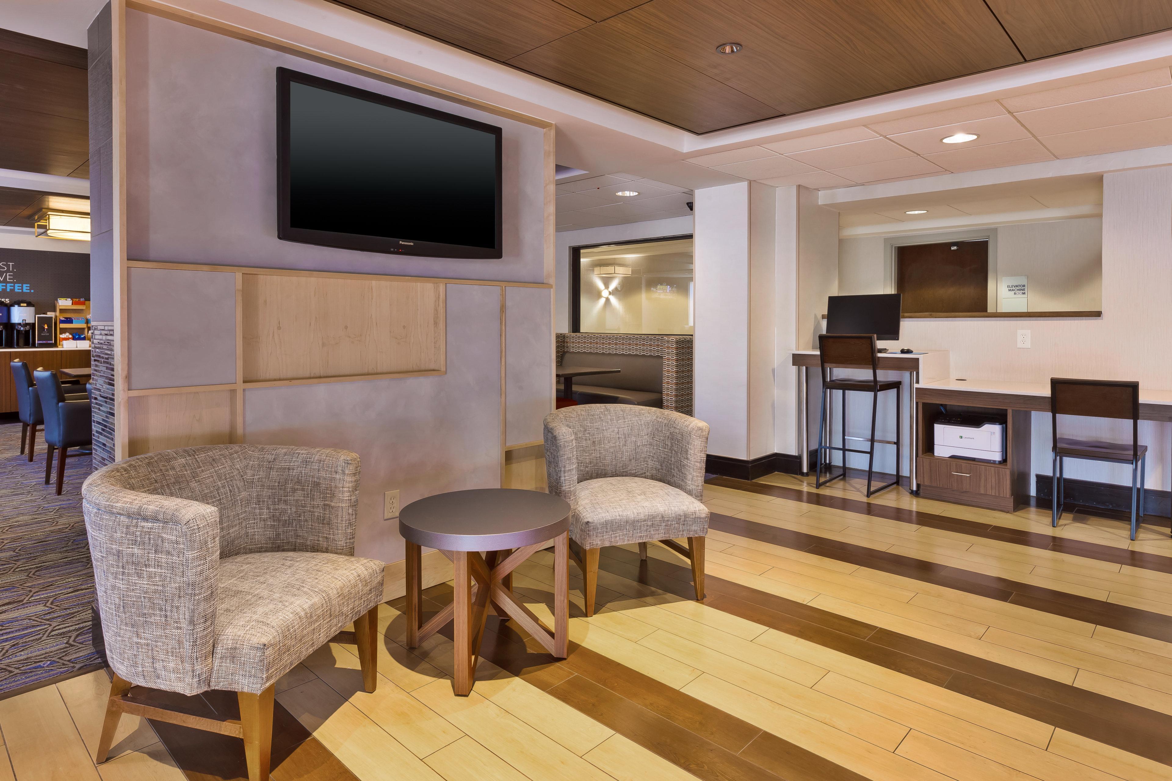 Holiday Inn Express - Waldorf By Ihg Экстерьер фото